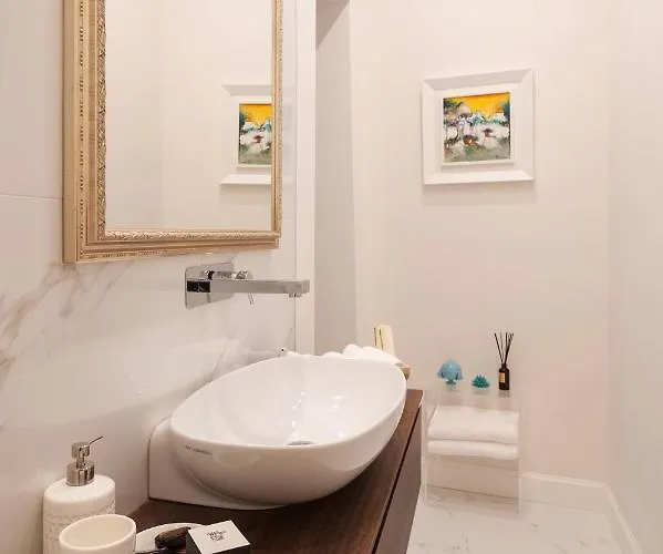 Porta Piccola Luxury 招待所 4*